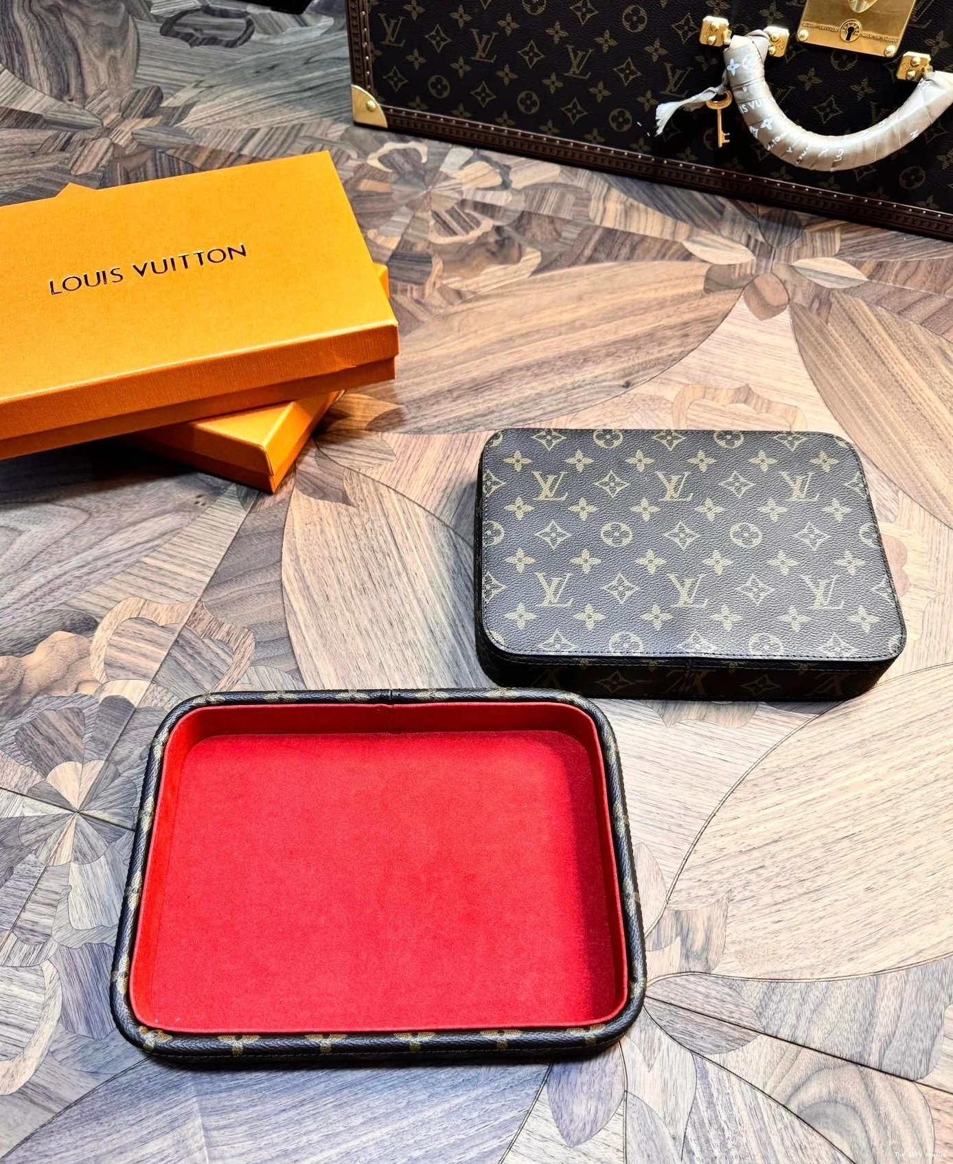CUSTOM TRAY VALET LV 0804